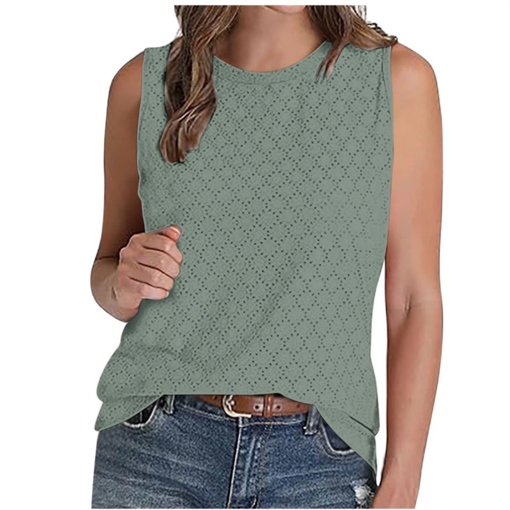 NWT Avenue Light Green Eyelet Tank Top